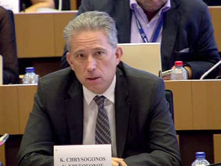 Σύμφωνα με έκθεση της Eurostat, παρατηρούνται μέχρι και το 2016 μεγάλες αποκλίσεις στον αριθμό χρηστών του διαδικτύου, ανάμεσα αφενός στα κράτη της βόρειας Ευρώπης και αφετέρου στα κράτη του νότου[1].  Η πραγματικότητα αυτή είναι αποτέλεσμα οχι μόνο της απόστασης που χωρίζει τα κράτη μέλη στην οικονομική δραστηριότητα, αλλά και στις υποδομές που είναι πιο προηγμένες στα κράτη της βόρειας Ευρώπης σε σχέση με εκείνα του νότου. Παράλληλα οι αποκλίσεις που καταγράφονται αποτελούν τροχοπέδη στις προσπάθειες των νέων ώστε να αναπτύξουν επιχειρηματικές ιδέες ή να βελτιώσουν τις επιχειρήσεις τους μέσω διαδικτυακών υπηρεσιών