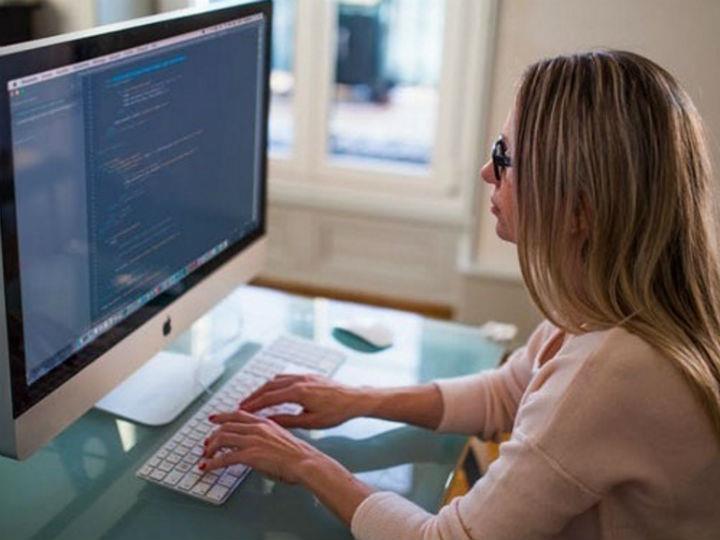 Η πανδημία έχει αλλάξει ριζικά τη στάση των εργαζομένων απέναντι στην τηλεργασία, όπως έδειξε έρευνα, με τα δύο τρίτα των ερωτηθέντων να εκτιμούν περισσότερο τα πλεονεκτήματά της.