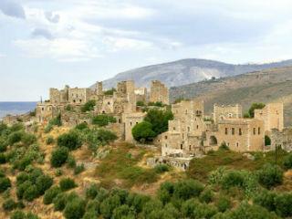 Όπως γράφει ο Χρήστος Κωνσταντινόπουλος στην εργασία του «οι παραδοσιακοί χτίστες της Πελοποννήσου, οι Βαρβαρίτες κτίστες, ως ενεργό τμήμα του Ελληνικού λαού ήταν επόμενο να πάρουν μέρος και στην επανάσταση του 1821 αν και δυστυχώς η έρευνα δεν έχει ασχοληθεί ως τώρα συστηματικά με τη συμβολή των χτιστών  στον Αγώνα της Ανεξαρτησίας, μολονότι το μαχόμενο έθνος τους χρησιμοποίησε επανειλημμένα στην εκτέλεση στρατιωτικών  έργων» όπως γράφει. 