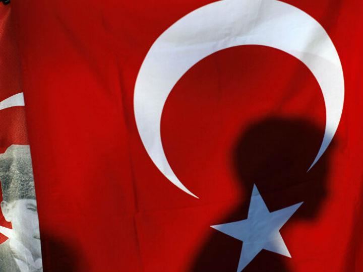 «Η ΕΕ δεν βλέπει τη μεγαλύτερη εικόνα: το θέμα δεν είναι η είσοδος πλοίων-γεωτρυπάνων σε ελληνικά ύδατα, αλλά η αντιμετώπιση της μεγαλύτερης απειλής στην άμεση γειτονιά μας.»