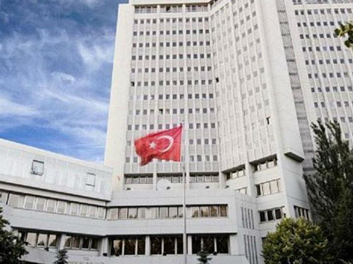 «Η Τουρκία χρησιμοποιεί τους εναπομείναντες Τουρκοκύπριους ως πρόσχημα, έχοντας όλα αυτά τα χρόνια κατακλύσει την Μεγαλόνησο με έποικους, που είναι υπερδιπλάσιοι των γηγενών ομόθρησκών τους, με στόχο να έχει όμηρό της, μετά από μια λύση τύπου Ανάν, την Κυπριακή Δημοκρατία στο σύνολο της.»