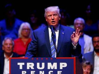 Εκτίμηση, πάντως, του Βέλγου καθηγητή –ο οποίος, στα πρώτα του βήματα υπήρξε και βοηθός του νομπελίστα οικονομολόγου Φρ. Μοντιλιάνι– είναι ότι ο Ντόναλντ Τραμπ, μέσω του προγράμματος δημοσίων επενδύσεων που έχει εξαγγείλει, θα εφαρμόσει τελικά μία νεοκεϋνσιανή πολιτική, αισθητά διαφορετική από πάγιες αρχές του Κόμματος των Ρεπουμπλικάνων. Και το ερώτημα είναι αν θα μπορέσει να πραγματοποιήσει τις εξαγγελίες του.