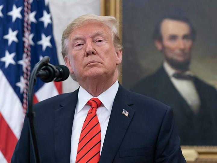 «Καθώς αυτό που αφήνει πίσω του ο Τραμπ είναι μια δυτική συμμαχία διχασμένη και μια αμερικανική δημοκρατία που έχει απεμπολήσει τα δημοκρατικά ιδεώδη πάνω στα οποία στηρίχθηκε, ενώ με τις απαράδεκτες επεμβάσεις του στην ανεξάρτητη Δικαιοσύνη έχει αρχίσει να θυμίζει τριτοκοσμικό κράτος!»