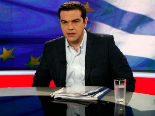 Ερωτηθείς τι θα γίνει εάν ενώ περάσει από τη γείτονα, δεν περάσει από την ελληνική βουλή, ο κ. Τσίπρας είπε ότι οι ΥΠΕΞ θα υπογράψουν μια συμφωνία που θα τεθεί σε ισχύ μονάχα όταν κυρωθεί και από τις δύο πλευρές. Επισήμανε το χρονοδιάγραμμα των βημάτων που απαιτούνται από την γείτονα χώρα έως ότου έρθει η ώρα για κύρωση της από την ελληνική πλευρά και να τεθεί σε ισχύ. Μόνο όταν τεθεί σε ισχύ θα υπάρχουν οι υποχρεώσεις και από τη δική μας πλευρά σε διεθνές επίπεδο, επισήμανε.