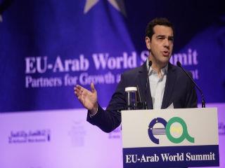 Τώρα, είναι η ευκαιρία να πάρει μια άλλη προοπτική, επενδύοντας και στο παρόν και το μέλλον. Η Ευρω-Αραβική Διάσκεψη πραγματοποιείται, φέτος, σε μία νέα εποχή -θα έλεγα- σε μια νέα περίοδο για την Ευρώπη, αλλά και για τον Αραβικό κόσμο και για τις σχέσεις της Ευρώπης με τον Αραβικό κόσμο.