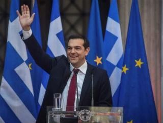 Υπό αυτή την έννοια, η γραβάτα που ο κύριος πρωθυπουργός φόρεσε για λίγη ώρα προκειμένου να μάς αναγγείλει την έξοδο από το τρίτο μνημόνιο –το οποίο ο ίδιος υπέγραψε και ακόμα εφαρμόζει– είναι σίγουρα η ακριβότερη στον κόσμο. Υπάρχει δε σοβαρότατος κίνδυνος το κόστος της να γίνει αστρονομικό, αν το σημερινό κυβερνητικό συνοθύλευμα παραμείνει (όπως δικαιούται, βέβαια) άλλους 15 μήνες στην εξουσία.
