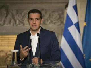 Τσίπρας που ήθελε να στρέψει προς τα αριστερά όλη την Ευρώπη πριν πέντε χρόνια, τώρα εκλιπαρεί για συμμαχία σοσιαλδημοκράτες και πρασίνους, κατηγορεί τη ΝΔ για νεοφιλελεύθερη πολιτική και προσπαθεί ματαίως να την ταυτίσει με την ακροδεξιά, έχει εφαρμόσει ο ίδιος νεοφιλελεύθερες πολιτικές και πρακτικές, που εκφράζονται από την έμμεση υψηλή φορολογία, που πλήττει δικαίους και αδίκους, και φτάνει μέχρι τα νομοσχέδια, που ευνοούν στο χώρο της μπύρας τις πολυεθνικές και κλείνουν τις μικρές τοπικές ελληνικές ζυθοποιίες