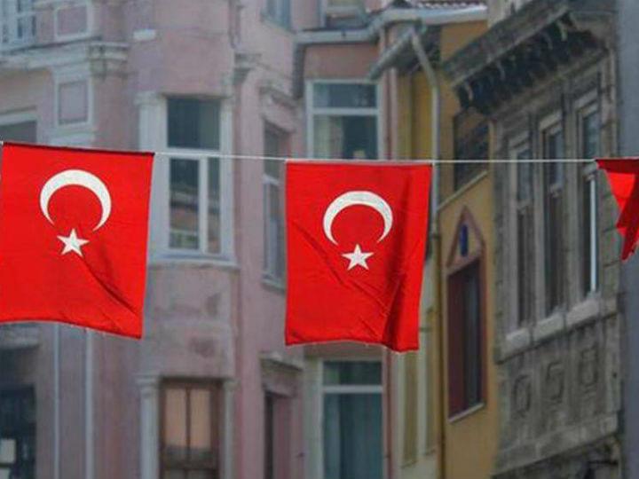 «Επιτρέπεται να μιλάμε εμείς για υπερβολές στις διαπραγματευτικές μας θέσεις, όταν δεν συμβαίνει κάτι αντίστοιχο στην απέναντι χώρα; Δεν υπονομεύουμε έτσι εμείς την εξωτερική μας πολιτική;»