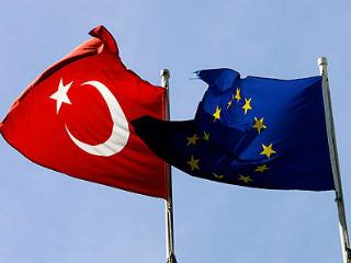 Καμία λύση δεν πρόκειται να βρεθεί πάνω στα πραγματικά προβλήματα των ευρωτουρκικών σχέσεων αν δεν αλλάξει πρωτίστως η πολιτική που τα δημιούργησε.