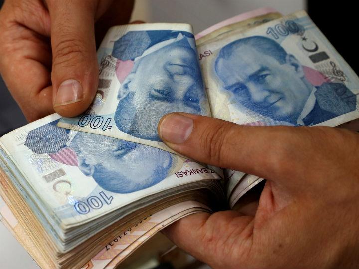 «Η Τουρκία θα ξεπεράσει τα πολιτικά εμπόδια για να συνεχίσει να εργάζεται για τη βελτίωση της οικονομικής ανάπτυξης, της απασχόλησης και των εξαγωγών, δήλωσε σε τελετή μνήμης για τον Μουσταφά Κεμάλ Ατατούρκ.»