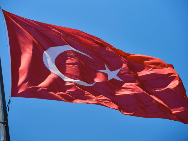 Τις τελευταίες εβδομάδες, η Τουρκία κλιμάκωσε τις ρητορικές της απειλές κατά της Ελλάδας με επιχείρημα τη στρατιωτικοποίηση νησιών. Στις 29 Σεπτεμβρίου, η Τουρκία δήλωσε επίσης ότι σχεδιάζει να ενισχύσει τη στρατιωτική παρουσία της χώρας στα κατεχόμενα της Βόρειας Κύπρου, ως απάντηση στην πρόσφατη άρση του αμερικανικού εμπάργκο αμυντικού εμπορίου στην κυπριακή δημοκρατία.