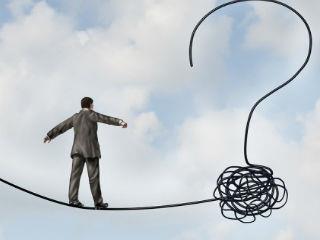 Όλα για την καρέκλα. Αναζητείται ένας πατριώτης. Ένας άνθρωπος που πάνω από το προσωπικό του βόλεμα θα βάλει την Ελλάδα. Η πλήρης αποτυχία του σημερινού πολιτικού συστήματος και η αδυναμία του να βγάλει τη χώρα από την κρίση, οφείλεται στο γεγονός ότι κανείς μα κανείς δεν τόλμησε να κάνει το αυτονόητο. Να δει το πρόβλημα από μέσα και όχι απ’ έξω. Το παραμύθι ότι φταίνε οι ξένοι, που μας δανείζουν με 1,5% και τους αποκαλούμε τοκογλύφους πρέπει να τελειώσει. Αντί να ξεπουλάνε την Ελλάδα και εμάς μαζί, θα έπρεπε να σουλουπώσουν τον ξεχαρβαλωμένο  κρατικό μηχανισμό της μίζας, της απραχτής, της ακατάσχετης πολυνομίας, της γραφειοκρατίας καθώς και της απίστευτης σπατάλης κάποιων επίορκων λειτουργών.