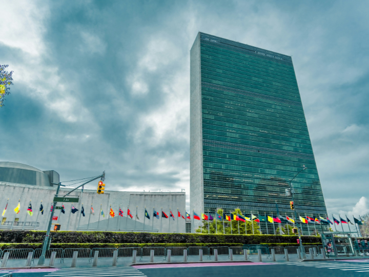 Κανένας Στόχος των UN SDGs δεν είναι επιτεύξιμος χωρίς τη θεώρησή του στο πολιτιστικό πεδίο αναφοράς. Το στοίχημα της Βιωσιμότητας δεν θα το κερδίσουμε με προσχηματικά, θεωρητικά “οράματα” σε παρουσιάσεις, χωρίς ανάγνωση και αναγνώριση των ιδιαίτερων γνωρισμάτων και πόρων σε τοπικό επίπεδο για τη Βιωσιμότητα.