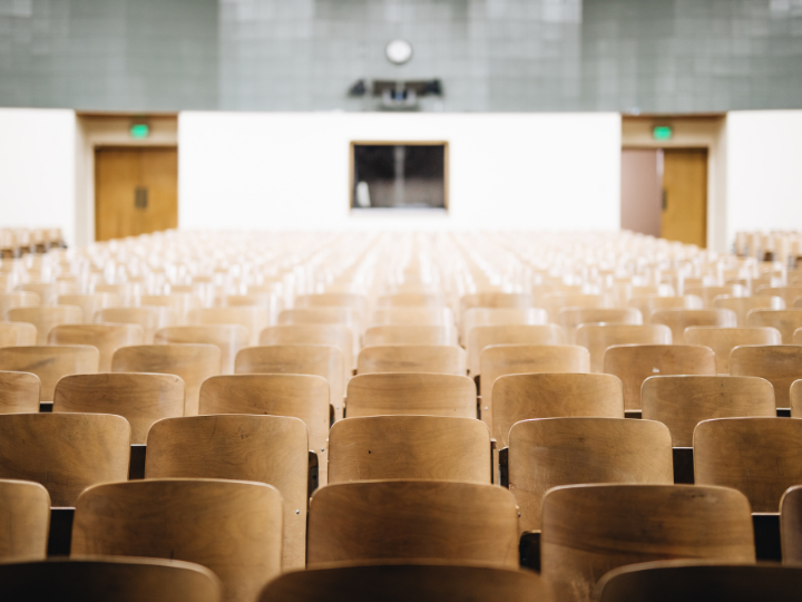 Η παράδοση του φοιτητικού πληθυσμού στην κομματικοποίηση έφερε τα δεινά της στον χώρο των πανεπιστημίων.