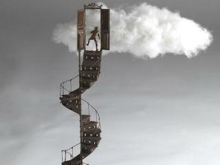 Απομονώθηκε έτσι η Ελλάδα από τις διεθνείς αγορές., έχοντας να επιλέξει μεταξύ δύο οδυνηρών λύσεων: (ι) Να κηρύξει στάση πληρωμών, να εγκαταλείψει ευρωζώνη – Ευρωπαϊκή Ένωση και να επιστρέψει στη δραχμή, ή (ιι) να ζητήσει τη βοήθεια των εταίρων της, αποδεχόμενη τα γνωστά μνημόνια. Και, φυσικά, προτίμησε τη λιγότερο επαχθή λύση, δηλ. τη συνδρομή των λοιπών μελών της ευρωζώνης.