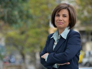 Μα πώς να προχωρήσουμε στην ένταξη τέτοιων ομάδων πληθυσμού όταν είμαστε 78οι στους 138 ως προς την συμμετοχή των ελληνίδων γυναικών στην απασχόληση; Σημειωτέον ότι ο δείκτης αυτός χρησιμοποιείται μαζί με άλλους εννέα για να προσδιοριστεί η αποτελεσματικότητα της αγοράς εργασίας κάθε συμμετέχουσας χώρας.  Δεν εντάσσουμε τις γυναίκες θα εντάξουμε τα ΑΜΕΑ και τους πρόσφυγες;