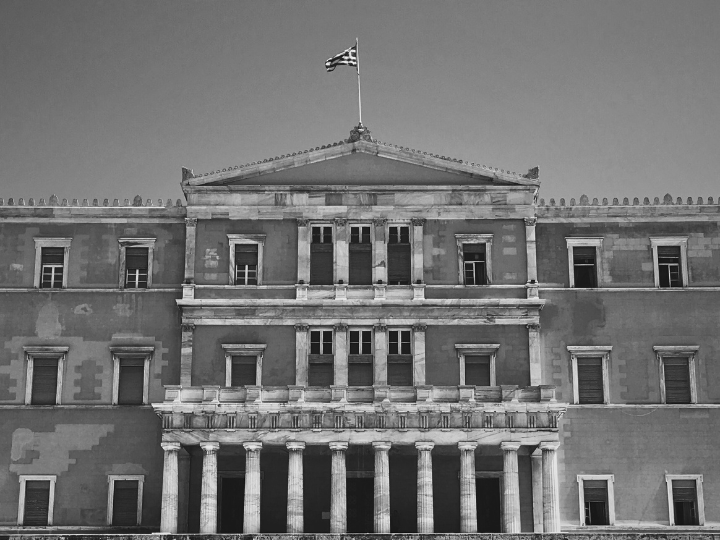 Ταυτόχρονα, η κυβέρνηση έχει άπλετο κοινοβουλευτικό χρόνο μπροστά της για να ξεδιπλώσει το μεταρρυθμιστικό της πρόσημο.