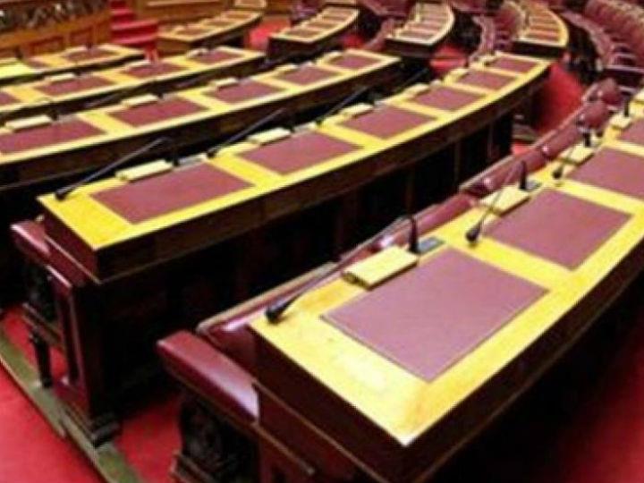 Η αντιπαράθεση στην μικροκοινωνία μας επικεντρώνεται στους ρουβίκωνες, στους τοξότες, ενώ μικρό χώρο καταλαμβάνει η δραστηριότητα αλλοδαπών συμμοριών, που λυμαίνονται πόλεις και χωριά, τα μέλη των οποίων αδυνατεί να εκδιώξει από τη χώρα μας η ελληνική έννομη τάξη.