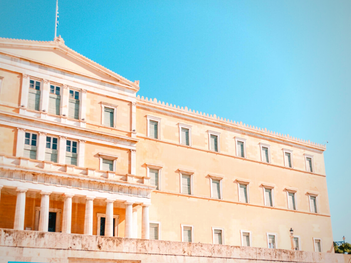  Οι Έλληνες πολίτες καλούνται να επιλέξουν την βέλτιστη πολιτική πρόταση για την πορεία της χώρας προς το μέλλον αναλαμβάνοντας τις δικές τους ευθύνες. Αυτό σημαίνει, ότι έχουν γνώση των δεδομένων της πραγματικότητας, ώστε να μπορούν να κρίνουν τις πολιτικές προτάσεις και να αποφασίσουν για τις επιλογές τους.