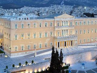 Με δεδομένες τις δυσκολίες που υπάρχουν ήδη σε άλλες ευρωπαϊκές χώρες για τον σχηματισμό κυβερνήσεων συνεργασίας, Γερμανία, Αυστρία, Ολλανδία, μπορεί κανείς να φαντασθεί τι ανυπέρβλητα εμπόδια θα υπάρξουν στην Ελλάδα, όπου θα πρέπει να συνεργαστούν σε μια κυβέρνηση τρία ή και τέσσερα κόμματα μαζί.