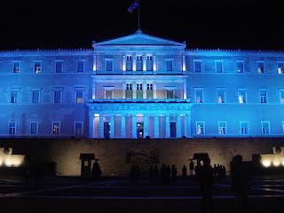Σήμερα, ο ρόλος πολλών μεσαζόντων ’αληθινού χρήματος’ θα πρέπει να είναι περισσότερο ξεκάθαρος: Ναι μεν κάποιοι επιχειρηματίες , αν πειστούν και δουν πρόσβαση σε ξένα επενδυτικά κεφάλαια, πρέπει να χρηματοδοτούν έξοδα και έμπειρους συμβούλους ώστε να ’’πεισθεί’’ το ξένο κεφάλαιο για μια ευκαιρία επένδυσης, αλλά ο ’γάμος’ του fund με τον ντόπιο επιχειρηματία να γίνεται έτσι ώστε κατά τον καιρό της συμβίωσης να γεννηθεί προίκα.