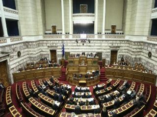 Το σενάριο που «παίζει» στο  Μαξίμου, θα δημιουργήσει πρόβλημα στο προεκλογικό φάσμα της Γερμανίας και θα χρεωθεί η Μέρκελ τη μη σωστή διαχείριση του  ελληνικού χρέους , ενώ μέσα στο κλίμα αναταραχής ο Τσίπρας θα ελιχθεί σαν… ψάρι στο νερό κερδίζοντας μια αξιοπρεπή διαφυγή. Πρόκειται  για στρατηγικό αιφνιδιασμό που θα βρει «κοιμώμενη» στις παραλίες την Ν.Δ.!