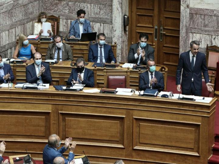 «Μπορεί να απαντήσει κάποιος από την κυβέρνηση ή την αντιπολίτευση  ή ειδικός νομικός τι ισχύει σήμερα για το θέμα την εισφορά αυτή που λεηλατεί τα νοικοκυριά με την αφαίμαξή τους κατά 1,163 δισ. ευρώ ετησίως από το 2011;»