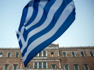 Καμιά «παγκοσμιοποίηση» δεν θα μπορούσε να μετατρέψει ένα έθνος σαν τους Έλληνες σε μια άχρωμη, άνευρη μάζα/όχλο υπηκόων, ακόμα και ευημερούντων, με αυτά τα δύο να είναι ριζωμένα στη συνείδησή τους.