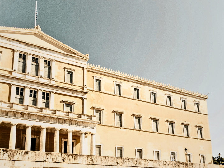Όλοι έχουν άποψη, την εκφράζουν, αδιαφορώντας συνήθως γιά τις συνέπειες για την παράταξη τους και, κυρίως, γιά τα πολιτικα δεδομένα της χώρας.
