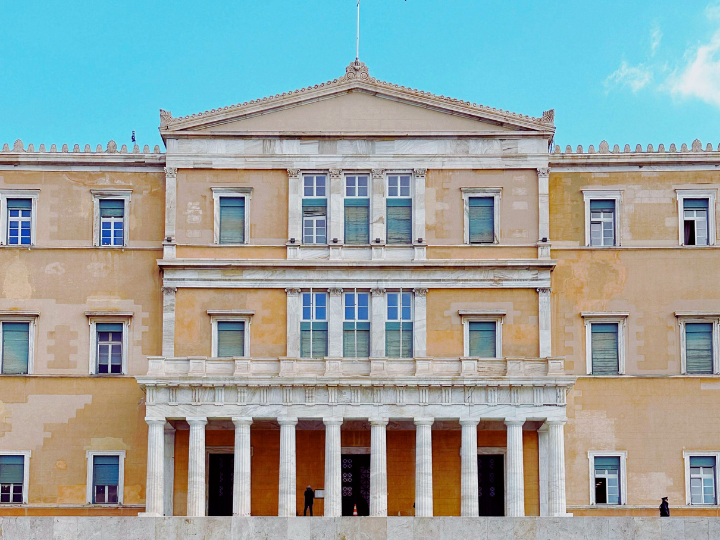 Ποιος θα επιβιώσει ουδείς γνωρίζει. Για την ώρα έχουν στήσει τον άγριο καβγά και δίνουν αγώνα επιβίωσης, μιας και εδώ, ισχύει κυριολεκτικά, ο θάνατός σου η ζωή μου…