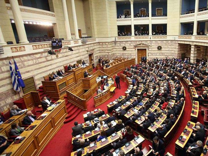 «Σε ολόκληρη την Ευρώπη, οι μάσκες πέφτουν πλέον. Η άκρα δεξιά και η άκρα αριστερά συμπλέουν, μιλάνε την ίδια γλώσσα και σε τελική ανάλυση έχουν τους ίδιους στόχους, ήτοι το κλείσιμο και την περιχαράκωση των κοινωνιών.»