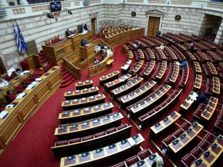 «Για πολλά χρόνια ήταν μια παραδεδεγμένη σοφία ότι στην πολιτική η κυρίαρχη αντίθεση και η θεμελιώδης διαφοροποίηση ήταν ανάμεσα στις αντιλήψεις της Αριστεράς και σε εκείνες της Δεξιάς. Τα στρατόπεδα ήταν ευκρινή και σαφώς καθορισμένα.»