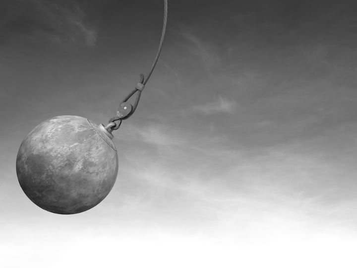 «O ολοκληρωτικός κρατισμός των κομμουνιστικών καθεστώτων και ο δήθεν φιλελεύθερος πελατειακός κρατισμός μπορούν να δώσουν τη θέση τους σ’ ένα σοβαρό, αποτελεσματικό και εύκαμπτο κράτος δικαίου;»