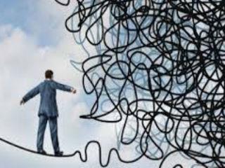 Δεν θέλω έτσι να υπεισέλθω σε τεχνικά στοιχεία και σε ψυχρούς αριθμούς, θεωρώ πως είναι πολύ πιο επείγον να καταλάβουμε τι συμβαίνει γύρω μας και να συνειδητοποιήσουμε ότι στις αποκαλούμενες ψηφιακές κοινωνίες οι γνώσεις, η ταχύτητα ροής των πληροφοριών και οι καινοτομικές δράσεις, σε συνδυασμό με ένα δημιουργικό πνεύμα του επιχειρείν, θα αποτελέσουν νέες πηγές δημιουργία πλούτου αλλά και καινούργιων συνθηκών κοινωνικής οργάνωσης. 