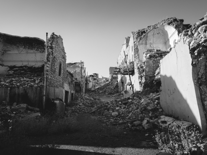 Σήμερα, μια έξυπνη κοινωνική πολιτική – με δυνατότητα να αξιολογεί, να διακρίνει και να πρωτοτυπεί – μπορεί να προστατεύσει από τις επιπτώσεις του πολέμου όσο αυτός διαρκεί αλλά και να προετοιμάσει τη χώρα να αντιδράσει όταν αυτός τελειώσει. 