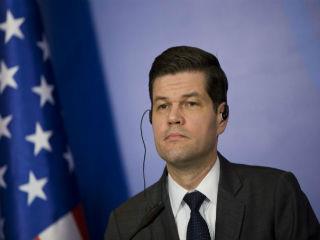 Τα ανοιχτά προβλήματα που τροφοδότησαν την κριτική για τη μη στελέχωση του συγκεκριμένου αξιώματος για τόσο μεγάλο διάστημα το 2017 παραμένουν εξίσου πιεστικά. Ακόμη χειρότερα, ο άνθρωπος που καλύπτει προς το παρόν το πόστο του Μίτσελ πρόκειται να συνταξιοδοτηθεί σε λίγους μήνες. Αβίαστα προκύπτει το ερώτημα ποιος από την κυβέρνηση Τραμπ θα χειρίζεται τις δύσκολες ευρωπαϊκές υποθέσεις.
