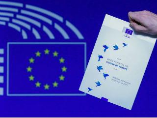 Το έγγραφο προβληματισμού εξετάζει με ειλικρίνεια τις συνέπειες της παγκοσμιοποίησης για την ΕΕ. Πράγματι, είναι γεγονός ότι, ακόμη και αν η παγκοσμιοποίηση ωφέλησε σε μεγάλο βαθμό την ΕΕ, την έφερε εντούτοις αντιμέτωπη και με πολλές προκλήσεις. Ανά την υφήλιο, η παγκοσμιοποίηση συνέβαλε στην έξοδο εκατοντάδων εκατομμυρίων ατόμων από τη φτώχεια και έδωσε τη δυνατότητα σε φτωχότερες χώρες να καλύψουν χαμένο έδαφος. Όσον αφορά την ΕΕ, το παγκόσμιο εμπόριο έδωσε ώθηση στην οικονομική της ανάπτυξη, και κάθε 1 δισ. ευρώ πρόσθετων εξαγωγών στήριξε 14 000 θέσεις εργασίας. Επίσης, οι φθηνότερες εισαγωγές έχουν οφέλη ιδίως για τα φτωχότερα νοικοκυριά. 