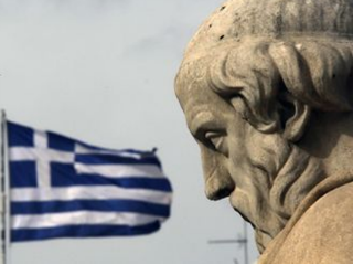 «Η αποκατάσταση αυτή», γράφει, «προϋποθέτει συνταγματικές μεταρρυθμίσεις με τις οποίες θα αποτραπεί στο μέλλον η αυτονόμηση της πολιτικής εξουσίας από τον έλεγχο των πολιτών και θα επιτευχθεί τυπική και ουσιαστική διάκριση των εξουσιών, με την έννοια ότι καθεμιά τους θα είναι ανεξάρτητη από τις άλλες δύο αλλά θα συντονίζονται και θα αλληλοελέγχονται μεταξύ τους μέσω εξισορροπητικών μηχανισμών, για το καλό των πολιτών και της χώρας. Για την επιδίωξη αυτών των δύο στόχων μπορούν να προσομοιωθούν τα όργανα και οι μηχανισμοί εξισορρόπησης που λειτουργούν στα επιτυχημένα πρότυπα δημοκρατικής διακυβέρνησης της εποχής μας. Ειδικότερα, αν δεχτούμε ότι ένα τέτοιο επιτυχημένο πρότυπο είναι αυτό που λειτουργεί σε ομοσπονδιακό επίπεδο στην Γερμανία ή στις ΗΠΑ, μία καλή προσομοίωση, η οποία θα ενσωμάτωνε και πολλά στοιχεία από το αρχαίο ελληνικό πλαίσιο της άμεσης δημοκρατίας».