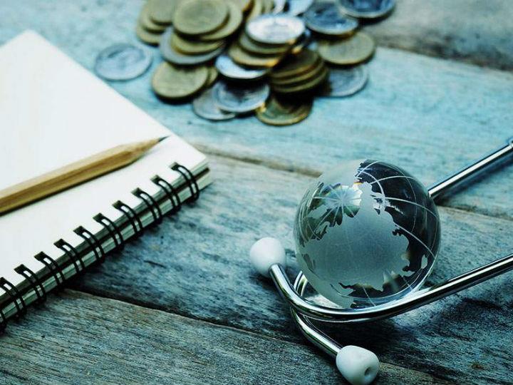 Ο υφιστάμενος κρατικός τιμοκατάλογος δεν ανταποκρίνεται στις πραγματικές δαπάνες των ιδιωτικών παρόχων Υγείας. Σε πολλές περιπτώσεις, οι τιμές είναι καθηλωμένες επί σειρά ετών, ενώ το κόστος λειτουργίας (ενέργεια, προσωπικό, τεχνολογία) αυξάνεται διαρκώς. Αυτό δημιουργεί συνθήκες ανισότητας και υπονομεύει τη βιωσιμότητα.