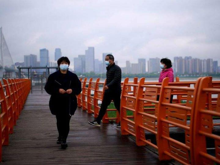 Ως γνωστόν η κινεζική οικονομική παρουσία στη «Μαύρη ήπειρο» είναι μεγάλη. Υπολογίζεται ότι η Κίνα κατέχει το 30% των πλουτοπαραγωγικών πηγών της ηπείρου και ελέγχει πάνω από 70% του εξωτερικού της εμπορίου. Επίσης οι κινέζικες άμεσες επενδύσεις αντιπροσωπεύουν το 60% του συνόλου, με αποτέλεσμα το βρετανικό περιοδικό «Economist» να κάνει λόγο για μια νέου τύπου αποικιοκρατία.