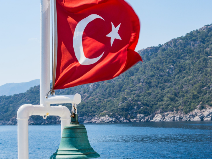 «Η Άγκυρα σχολίασε αρνητικά τις αποφάσεις των Βρυξελλών, μια και δεν ικανοποιήθηκε από τα 3,5 δις που θα της καταβληθούν τα επόμενα χρόνια για το προσφυγικό.»