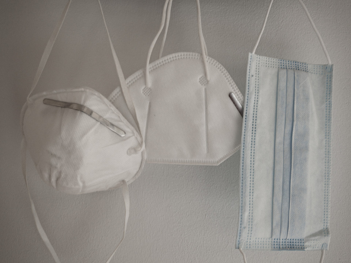 «Το νέο κύμα οφείλεται στη μείωση του ρυθμού των εμβολιασμών που ξεκίνησε από την 25η Μαΐου, με εμβολιασμένο με δύο δόσεις λιγότερο από το 20% του πληθυσμού, και παράλληλα στη μη τήρηση των στοιχειωδών μέτρων προστασίας.»