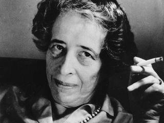 Η Γερμανοεβραία φιλόσοφος Χάνα Αρεντ είχε ερμηνεύσει το φαινόμενο μιλώντας για την «κοινοτοπία του κακού», έχοντας πλησιάσει κατά πολύ την πραγματικότητα.