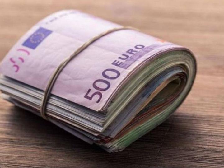 Η οικονομία έχει παγκοσμιοποιηθεί και μαζί με αυτό το φαινόμενο έχουν εκτροχιαστεί τα μεγέθη. Οι κεντρικές τράπεζες κόβουν τρις, η ΕΕ και οι κυβερνήσεις μοιράζουν δις, τα χρέη εκτινάσσονται σε αστρονομικά ποσά, τα ποσοστά χρέους ξεπερνούν το 100%- και σε πολλές περιπτώσεις το 200% -του πραγματικού πλούτου που παράγεται στις χώρες.