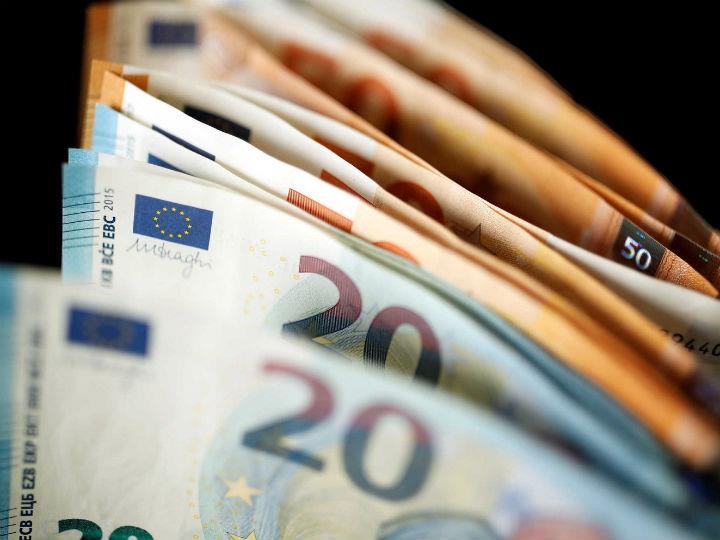 «Πριν εννέα δεκαετίες, ο Τζων Μεϊναρντ Κεϊνς που κάποιοι συνεχώς επικαλούνται σήμερα, είχε αποκαλέσει τα χρήματα «σύνδεσμο του παρόντος με το μέλλον». Προφανώς δε, αυτό που ήθελε να πει, είναι ότι ο τρόπος με τον οποίον χρησιμοποιούμε τα χρήματα σήμερα αποτελεί μια ένδειξη για το πώς πιστεύουμε ότι θα κινηθούν τα πράγματα τα χρόνια που έρχονται.»