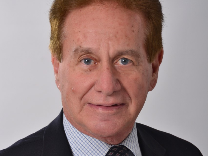 «Εκδήλωση της κοινωνικής μοχθηρίας ήταν η απίστευτη χολή που εξέμεσαν προσφάτως διά του διαδικτύου εκατοντάδες Ελλήνων εναντίον δύο νέων, εξαιρετικά επιτυχημένων στο επάγγελμά τους, συμπολιτών μας, του Στέφανου Τσιτσιπά και της Μαρίας Σάκαρη.» 