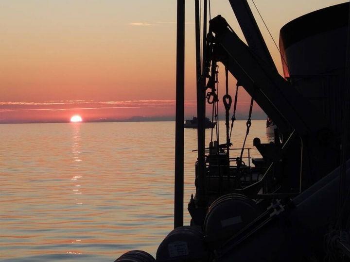 «Η βασική ένσταση που εγείρεται για τη μερική επέκταση των χωρικών υδάτων μόνο στο Ιόνιο συνδέεται με την περίπτωση του Αιγαίου. Υποστηρίζεται ειδικότερα ότι θα έπρεπε να επεκταθούμε σε όλο τον ελληνικό θαλάσσιο χώρο, περιλαμβανομένου και του Αιγαίου, καθώς με τη μερική επέκταση είναι σαν να αναγνωρίζουμε το Αιγαίο ως «ειδική περίπτωση», όπως διατείνεται η Τουρκία.»