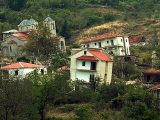 Σήμερα οι λιγοστοί κάτοικοι που έχουν απομείνει λένε πως βρίσκονται «στα αζήτητα» της κυβέρνησης και των αρχών και βλέπουν στενοχωρημένοι τα σπίτια τους να βουλιάζουν, χωρίς να λαμβάνονται μέτρα –τα οποία έπρεπε ήδη να έχουν ληφθεί πριν μία εικοσαετία. 