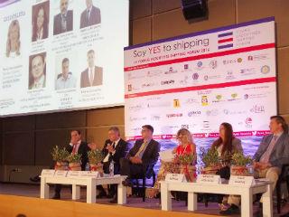 Ανάμεσα στα θέματα που αναπτύχθηκαν στα τρία πάνελ του Forum, ήταν η  χρησιμότητα των ακαδημαϊκών γνώσεων σχετικά με την μετέπειτα πορεία των νέων στο χώρο της ναυτιλίας και το κατά πόσον επαρκούν για μια επιτυχή σταδιοδρομία. Παράλληλα, ετέθησαν και συζητήθηκαν θέματα όπως η ανάγκη καινοτόμων επιλογών  στη διοίκηση των ελληνικών ναυτιλιακών εταιριών, τα προβλήματα και οι προκλήσεις σχετικά με την εξεύρεση στελεχών, ο ρόλος των ναυλομεσιτών, καθώς και οι δυσκολίες που αντιμετωπίζει η γυναίκα στο χώρο της ναυτιλίας.