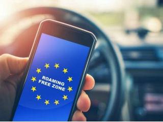 Ο Αντιπρόεδρος της Ευρωπαϊκής Επιτροπής, κ. Άντρους Άνσιπ, αρμόδιος για την ψηφιακή ενιαία αγορά, δήλωσε σχετικά: «Βλέπουμε ότι οι άνθρωποι επιθυμούν να χρησιμοποιούν τα τηλέφωνά τους όταν ταξιδεύουν εντός της ΕΕ όπως και στη χώρα τους, χωρίς τον φόβο αστρονομικών λογαριασμών. Και οι εταιρείες κινητής τηλεφωνίας επενδύουν σε δίκτυα για να ανταποκριθούν στην αύξηση της ζήτησης. Οι νέοι κανόνες της ΕΕ για τις τηλεπικοινωνίες θα ενθαρρύνουν τις επενδύσεις αυτές. Οι κανόνες αυτοί αναμένεται να εγκριθούν από το Ευρωπαϊκό Κοινοβούλιο και το Συμβούλιο το συντομότερο δυνατό.»